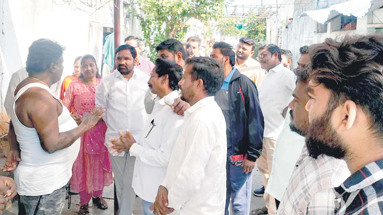 ఎమ్మెల్యే అసమర్థతతోనే కరంటు కష్టాలు