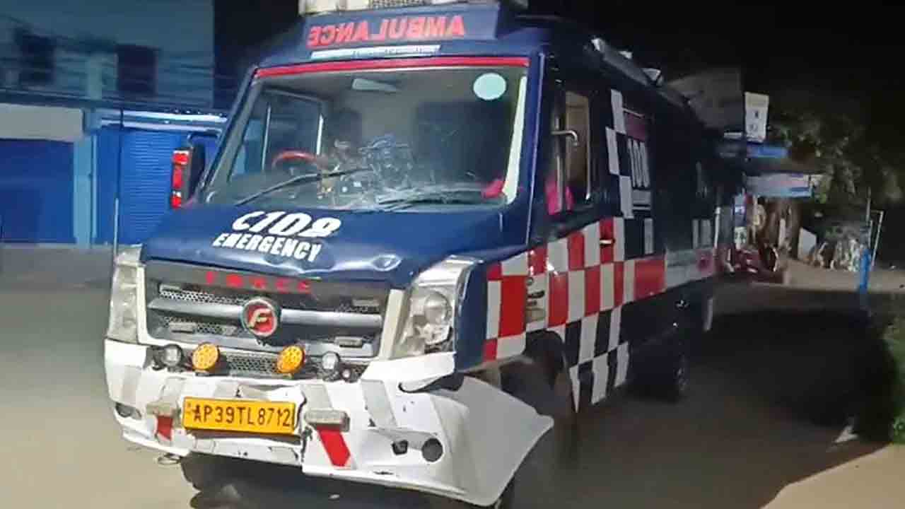 Ambulance | కాలినడకన తిరుమలకు వెళ్తున్న భక్తులపైకి దూసుకెళ్లిన అంబులెన్స్‌.. ఇద్దరు మహిళలు మృతి