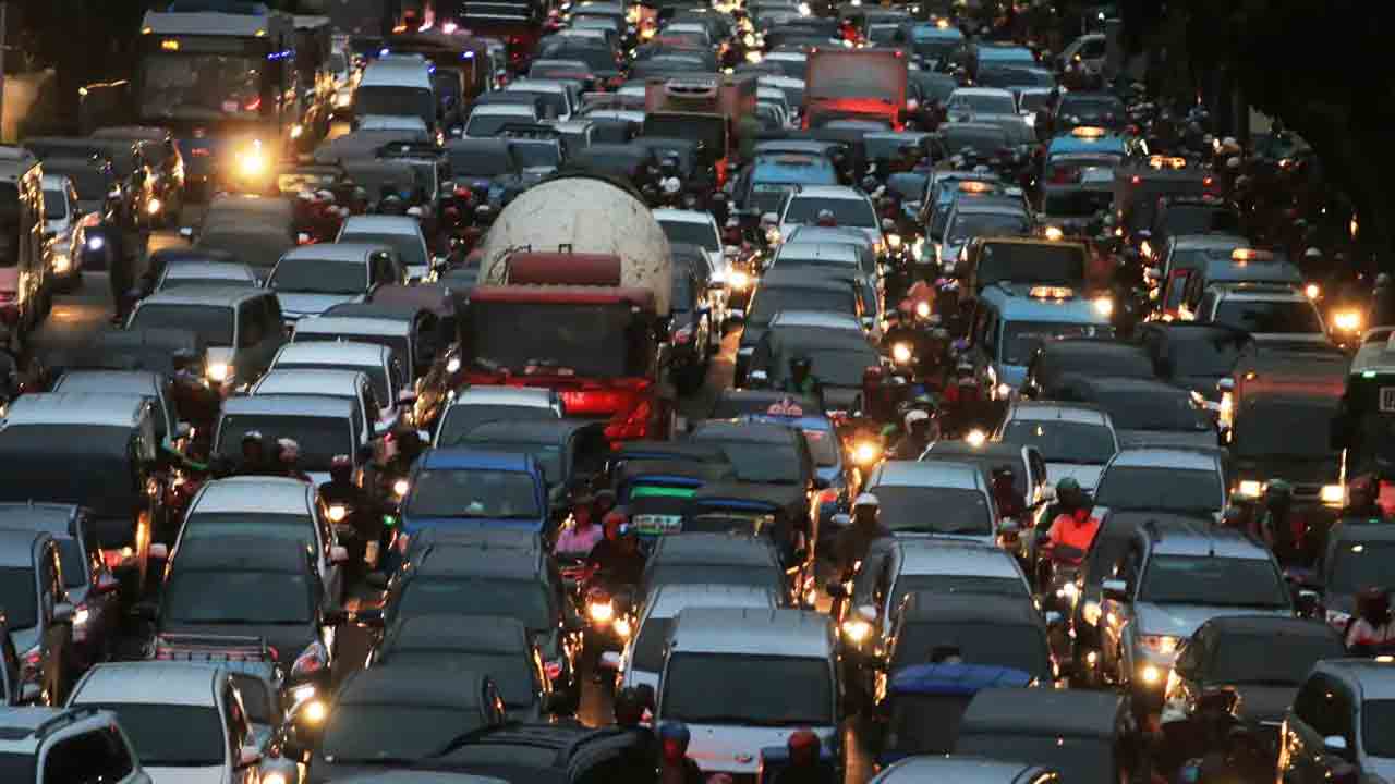 Bengaluru | ట్రాఫిక్‌జామ్‌లో ఆసియాలోనే బెంగళూరు టాప్‌.. ఏడాదికి 132 గంటలు రోడ్డుపైనే..!