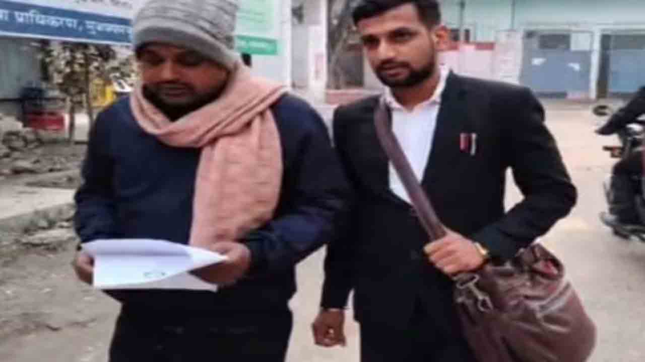 Man Seeks Rs 50 Lakh Compensation | కుంభమేళా కోసం రైలు ఎక్కలేకపోయిన వ్యక్తి.. రైల్వేపై   50 లక్షల పరిహారం