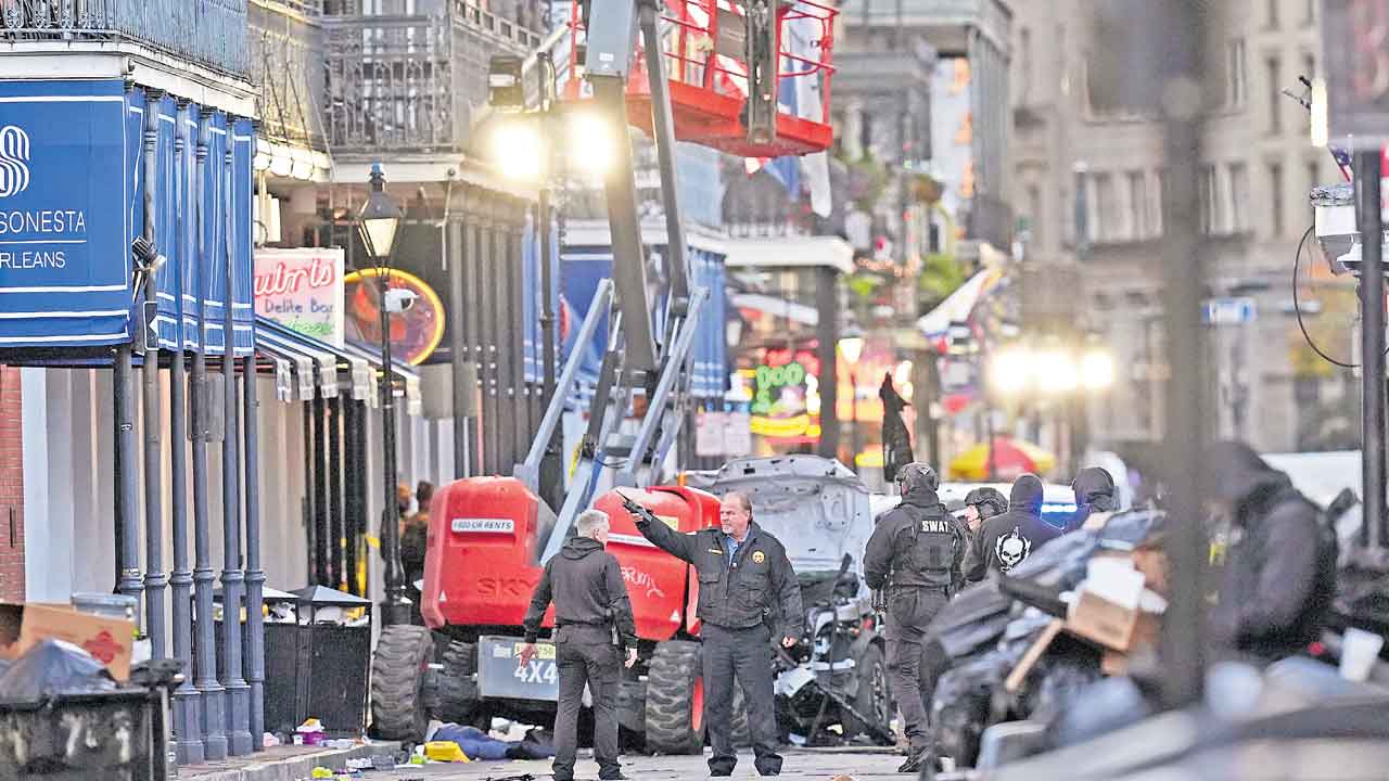 అమెరికాలో ట్రక్కు బీభత్సం