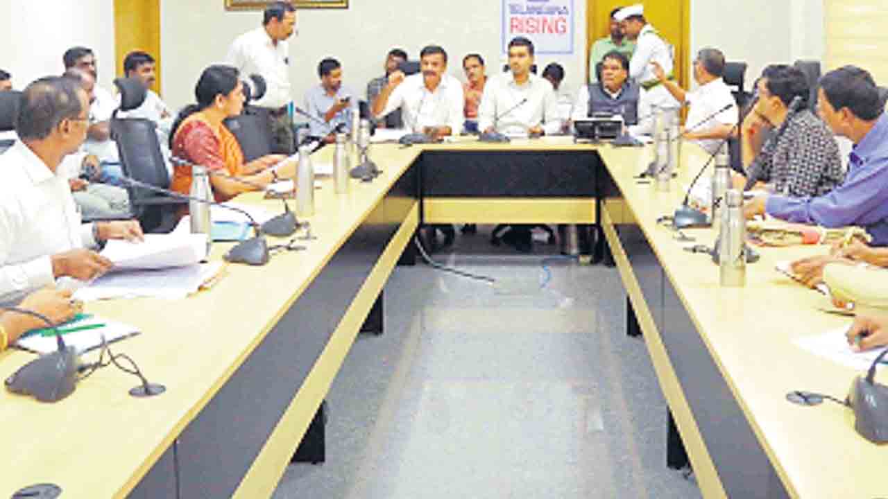 కాల్వల నిర్మాణాలు త్వరగా పూర్తిచేయాలి