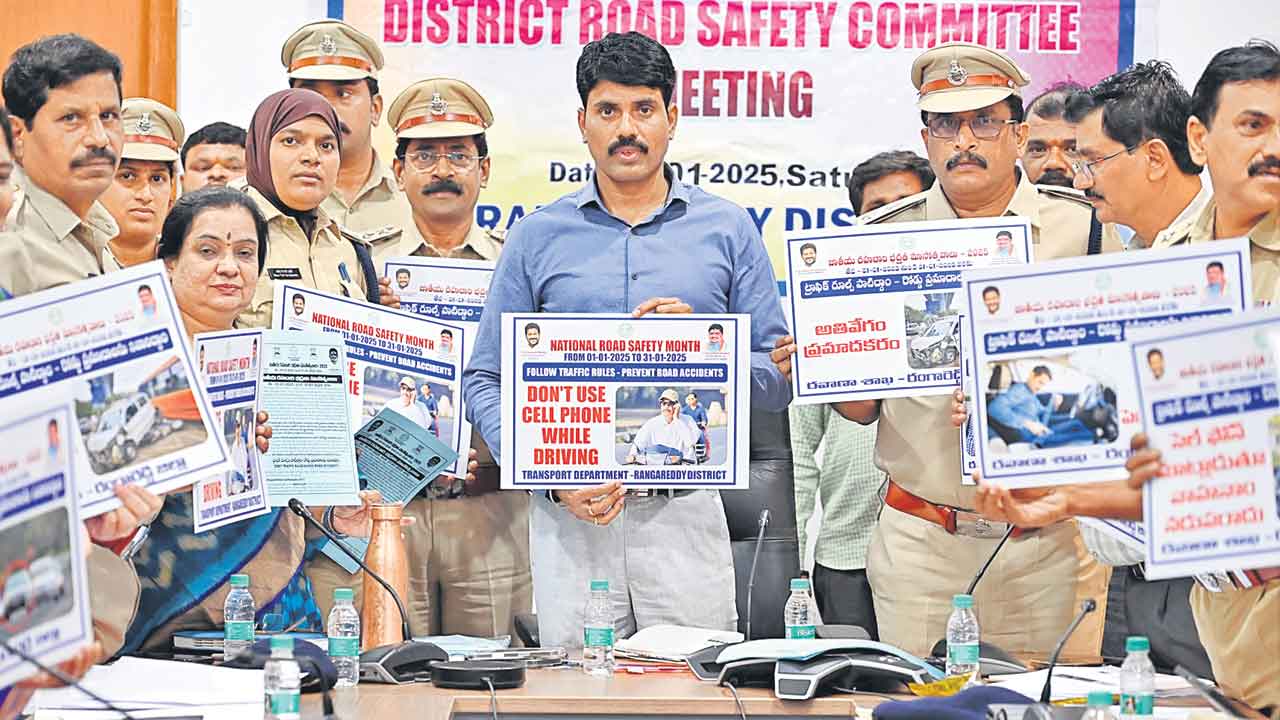 రోడ్డు ప్రమాదాల నియంత్రణకు అధికారులు చర్యలు తీసుకోవాలి