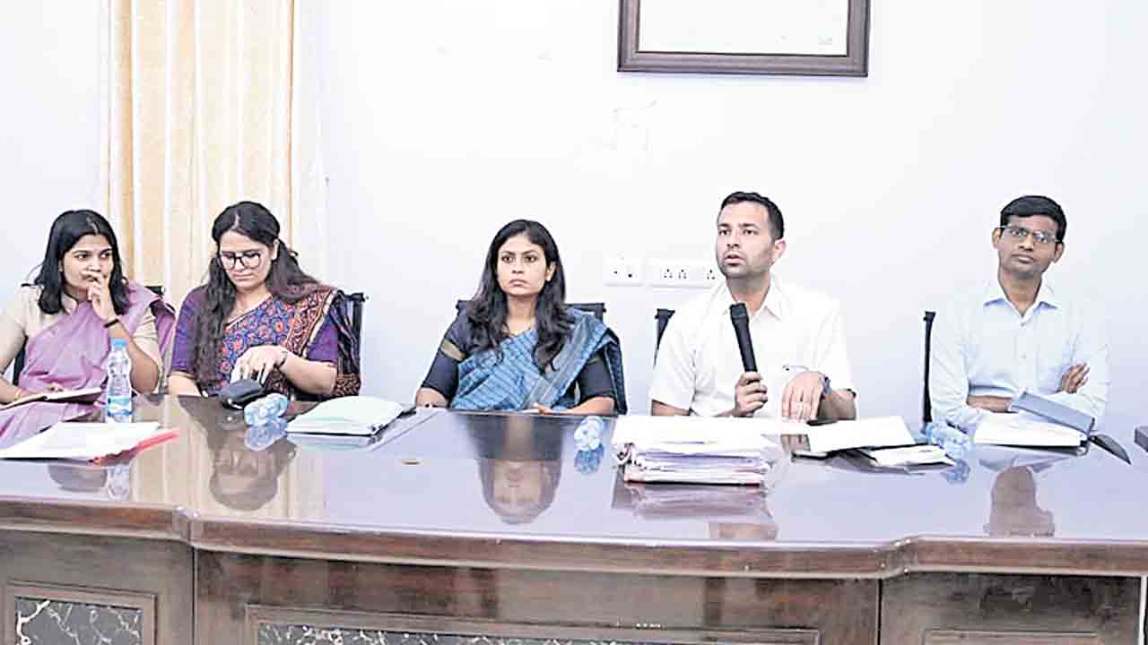 అభివృద్ధి పనులను వెంటనే ప్రారంభించాలి