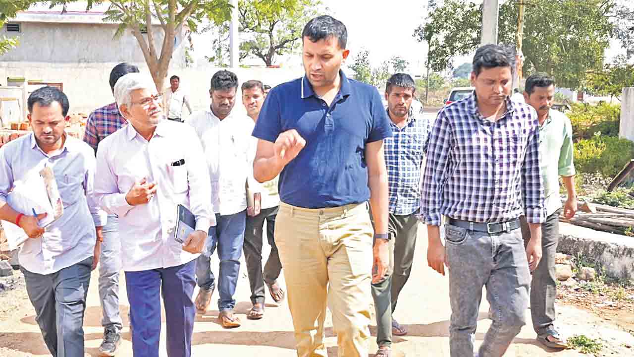 నేటితో క్షేత్రస్థాయి పరిశీలన పూర్తి కావాలి