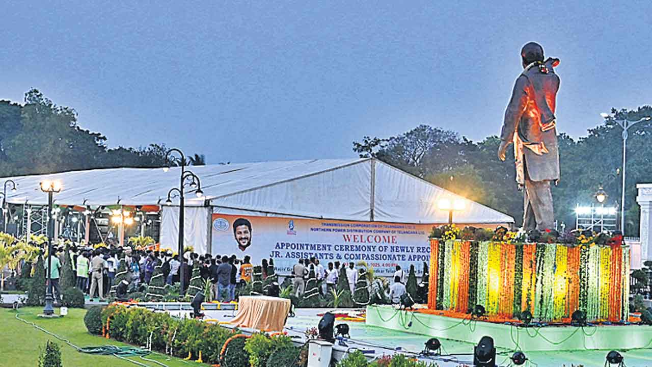 పొదుపు అంటూనే దుబారా!