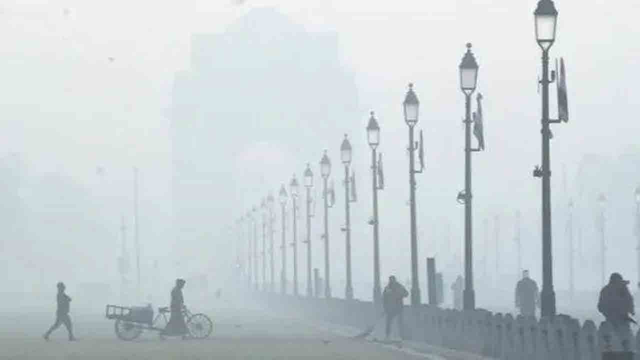 Dense fog | పొగమంచు కారణంగా 200 విమానాలు ఆలస్యం.. నేడు ఢిల్లీలో వర్షం పడే అవకాశం