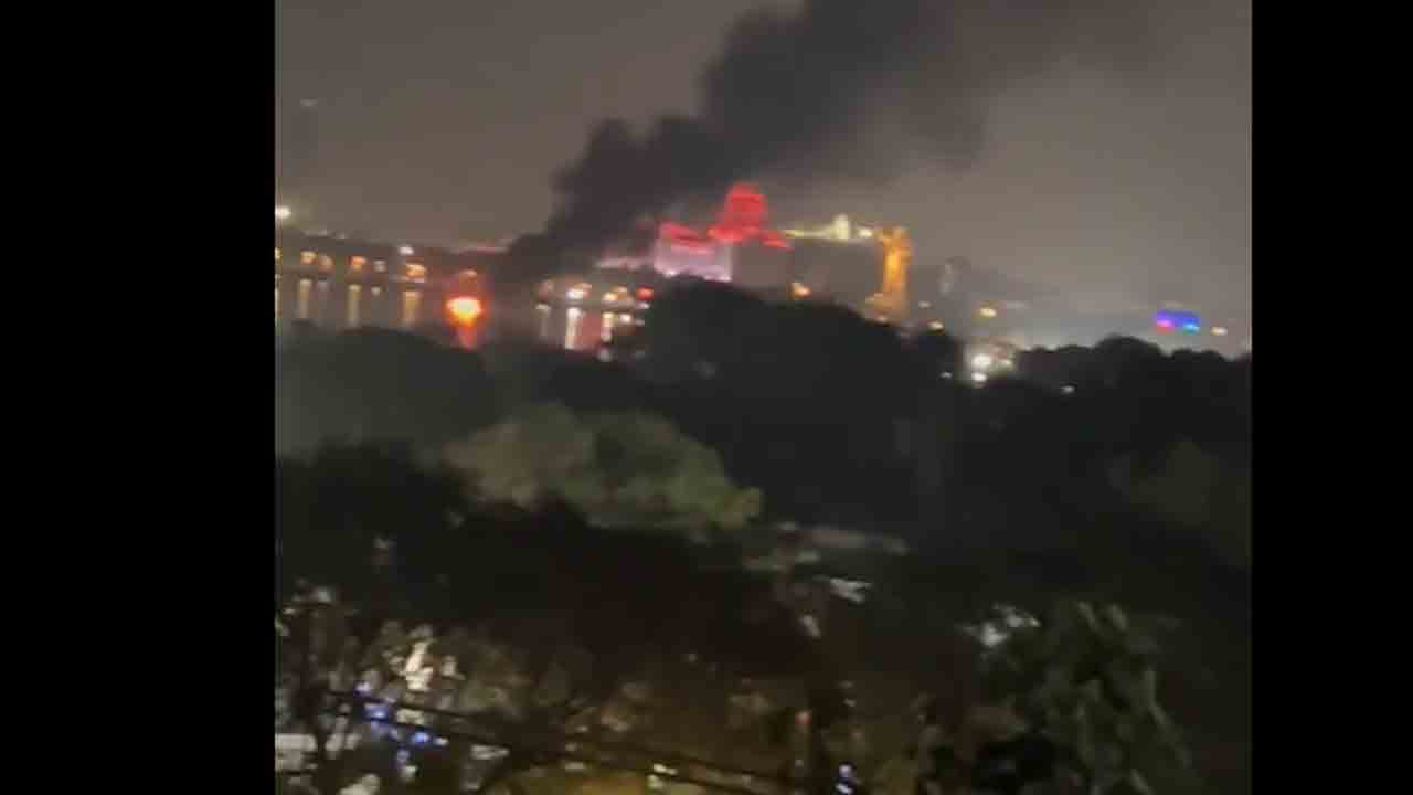 Fire Accident | హుస్సేన్ సాగర్లో భారీ అగ్ని ప్రమాదం
