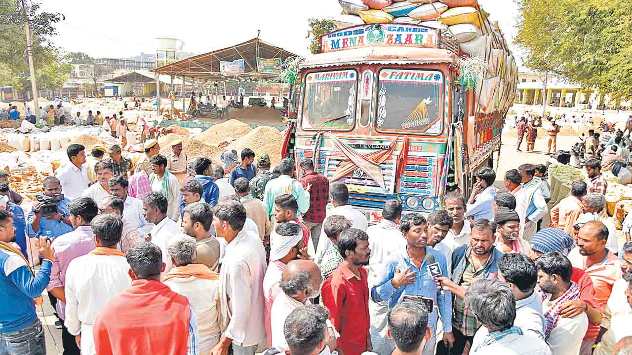 పాలమూరులో పల్లి రైతు లొల్లి
