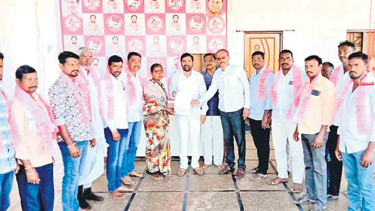 కార్యకర్తలకు అండగా బీఆర్‌ఎస్‌