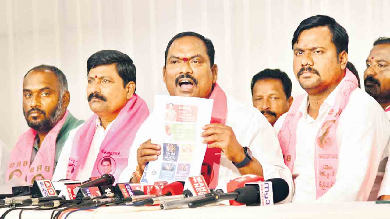 కాంగ్రెస్‌ పూటకో అబద్ధం