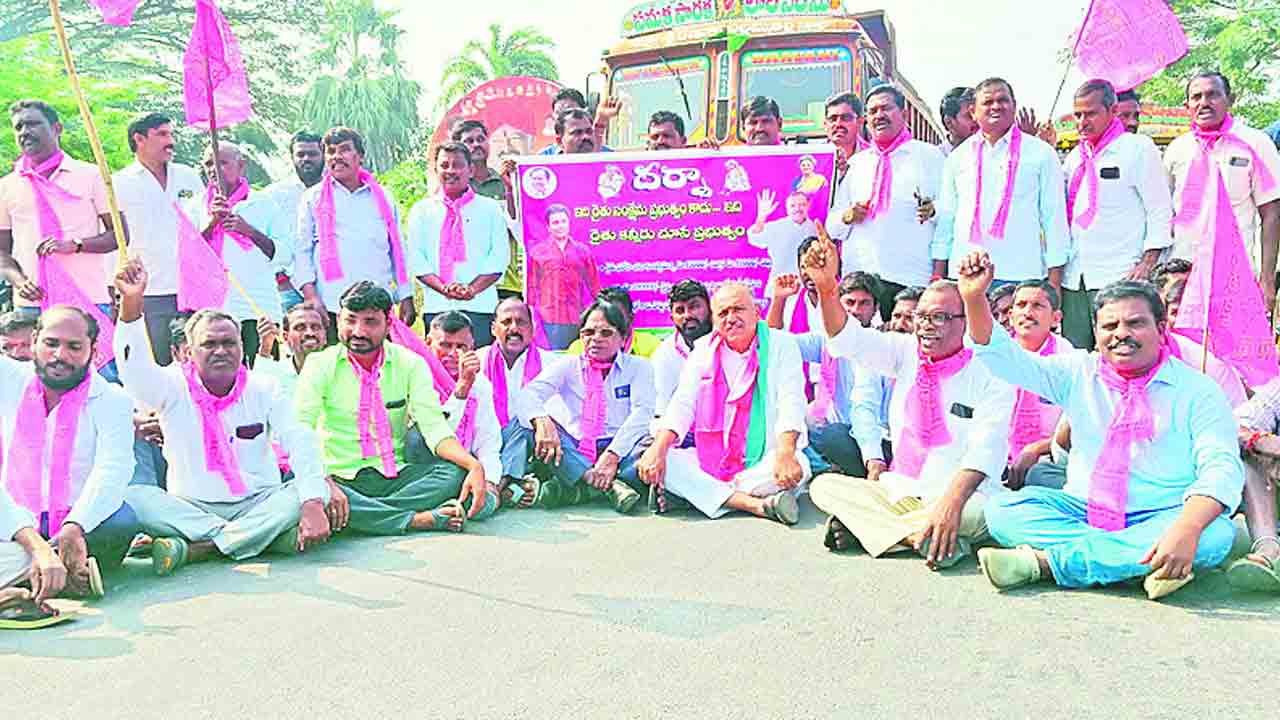 హామీలను వెంటనే అమలు చేయాలి