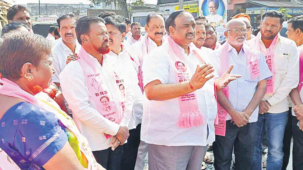 రైతు భరోసాపై నిబంధనలు పెట్టడం సిగ్గుచేటు