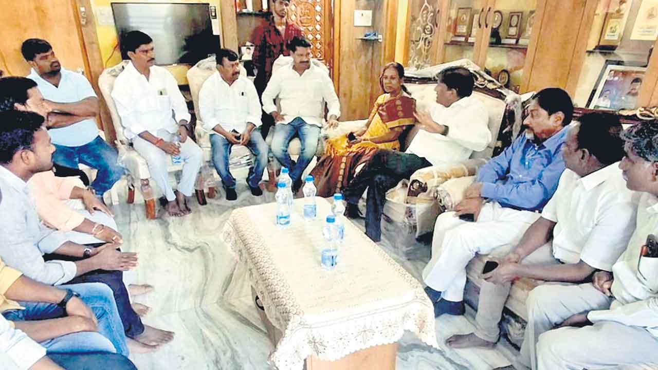 అక్రమ కేసులకు భయపడద్దు