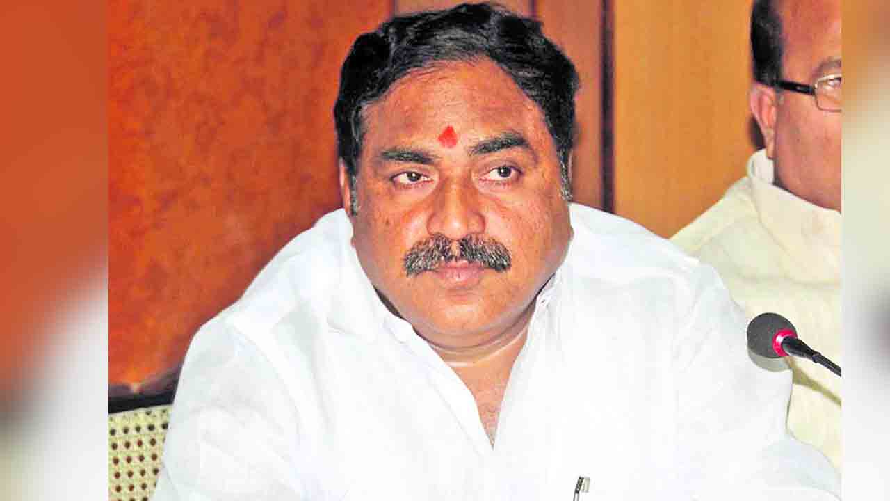 ప్రభుత్వాన్ని నిలదీస్తే జైల్లో వేస్తారా?