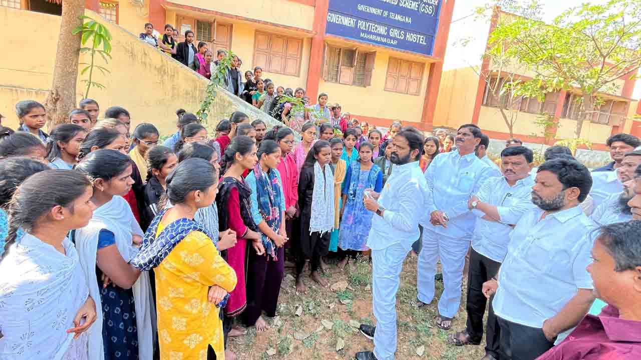 ప్రభుత్వ అసమర్థతతోనే వేధింపులు