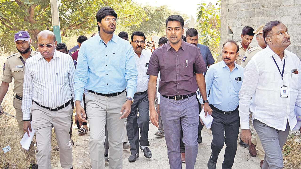 బోజగుట్టలో నిలిచిన డబుల్‌ ఇండ్ల పరిశీలన