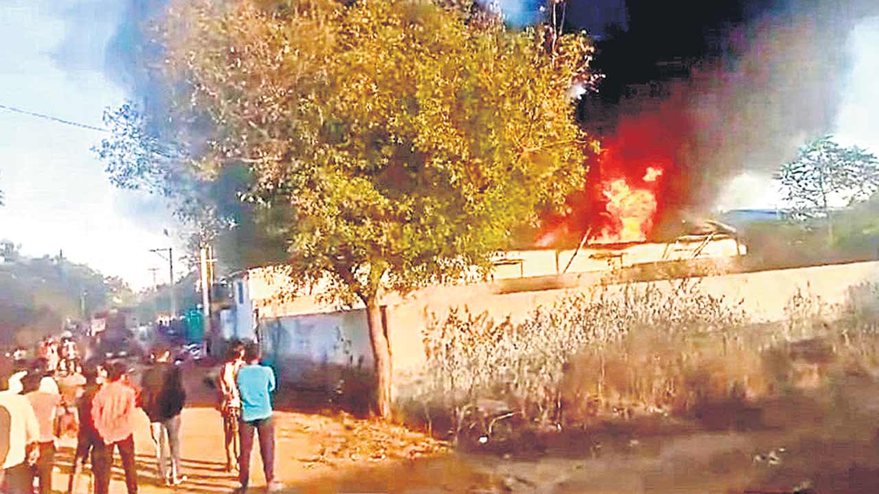 రూ.8 కోట్ల ఆస్తి బుగ్గిపాలు