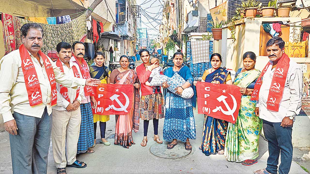 చేతికందని కల్యాణలక్ష్మి మహిళల నిరసన