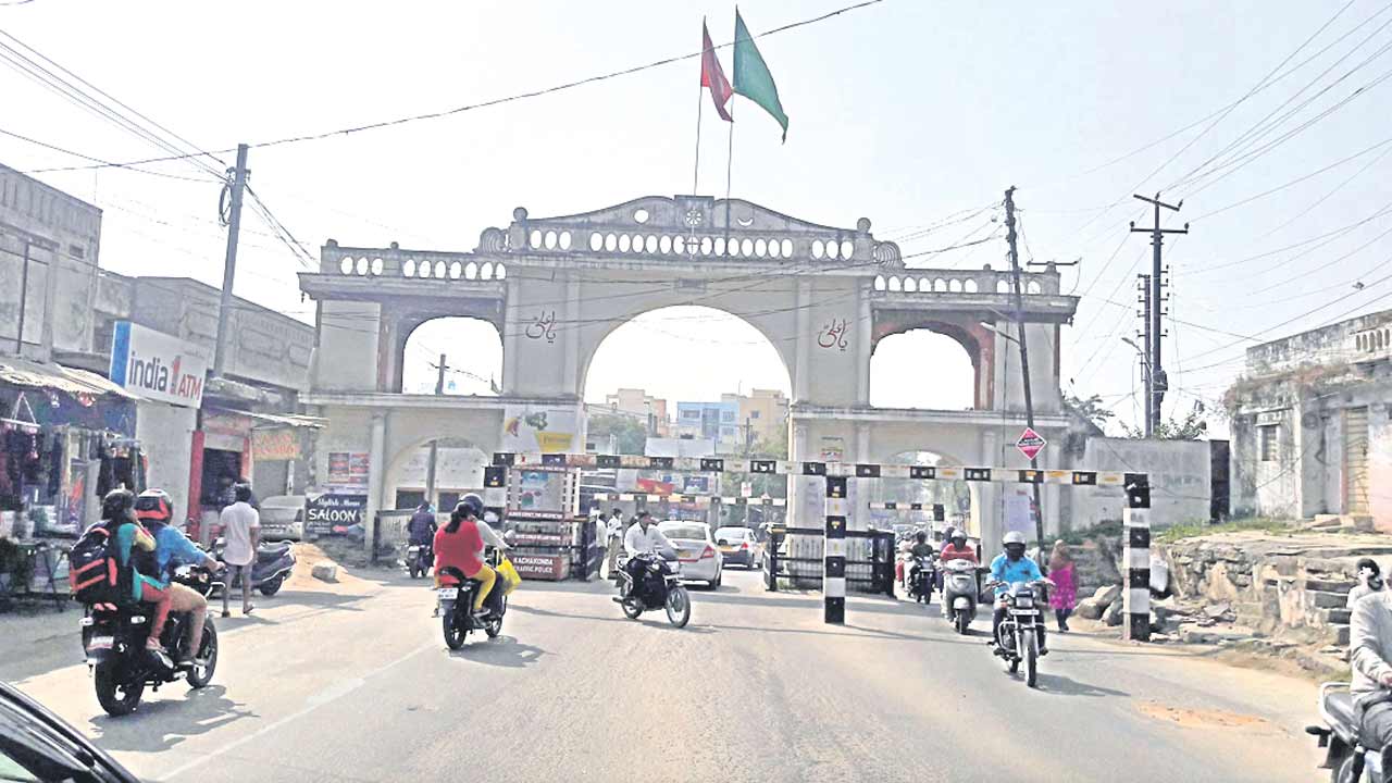 Waqf Lands | పేదల గుండెల్లో వక్ఫ్‌ గుబులు.. ఉన్న భూములను అమ్ముకోలేక ఒత్తిడికి గురవుతున్న ప్రజలు