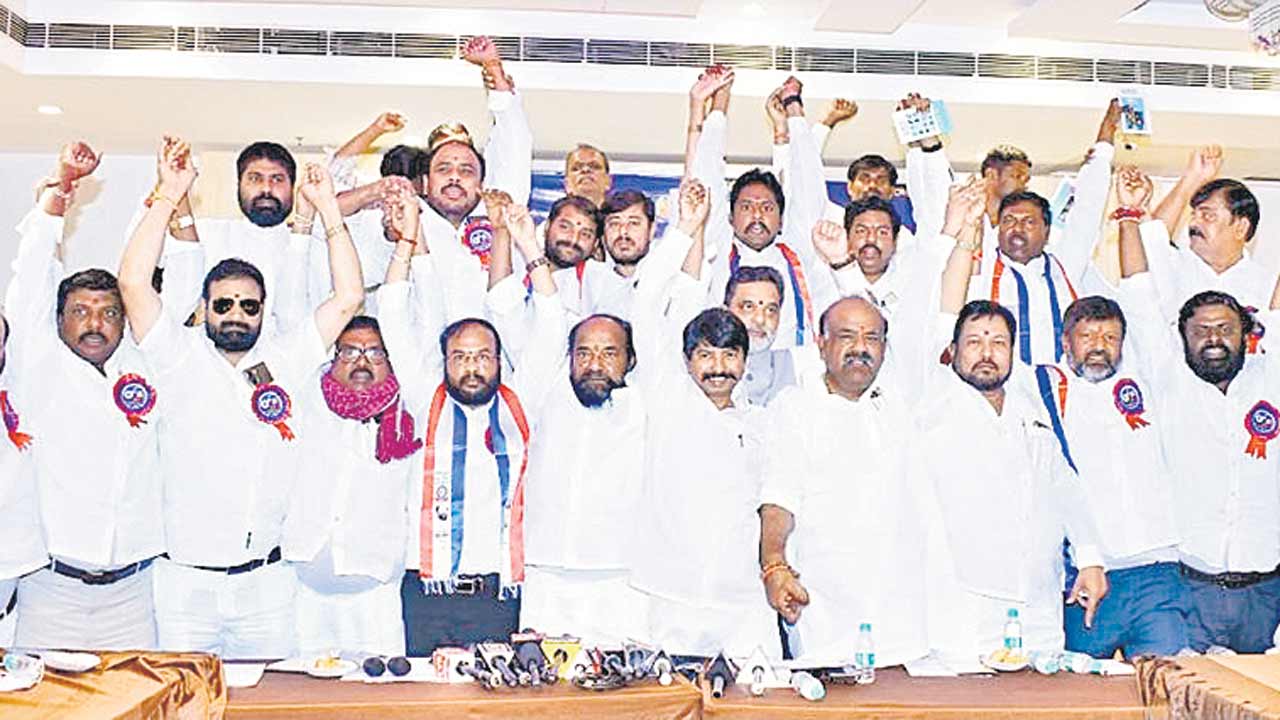 గల్లీ నుంచి ఢిల్లీ వరకు బలంగా బీసీ నినాదం