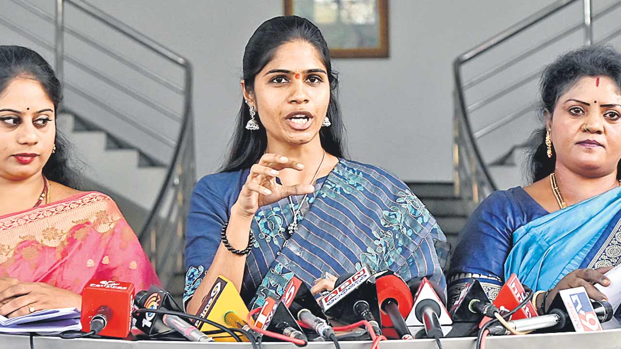 GHMC Council | కొంగు లాగారు.. జుట్టు గుంజారు.. మహిళా కార్పొరేటర్ల ఆవేదన