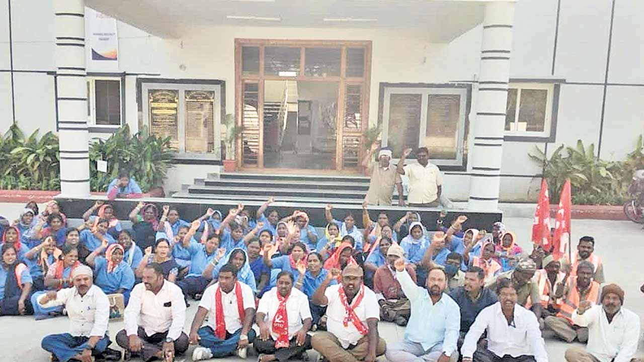 26 వేల వేతనం ఇవ్వండి