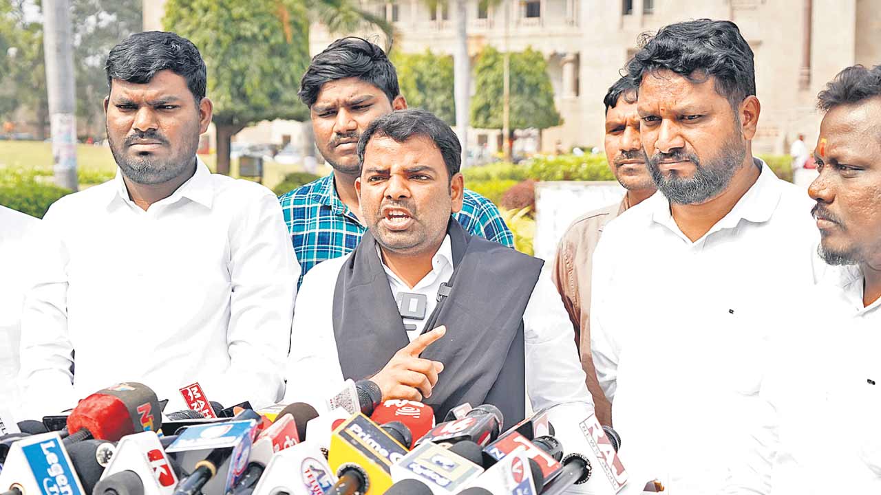 అనాగరిక దాడుల్ని మాలలు మానుకోవాలి