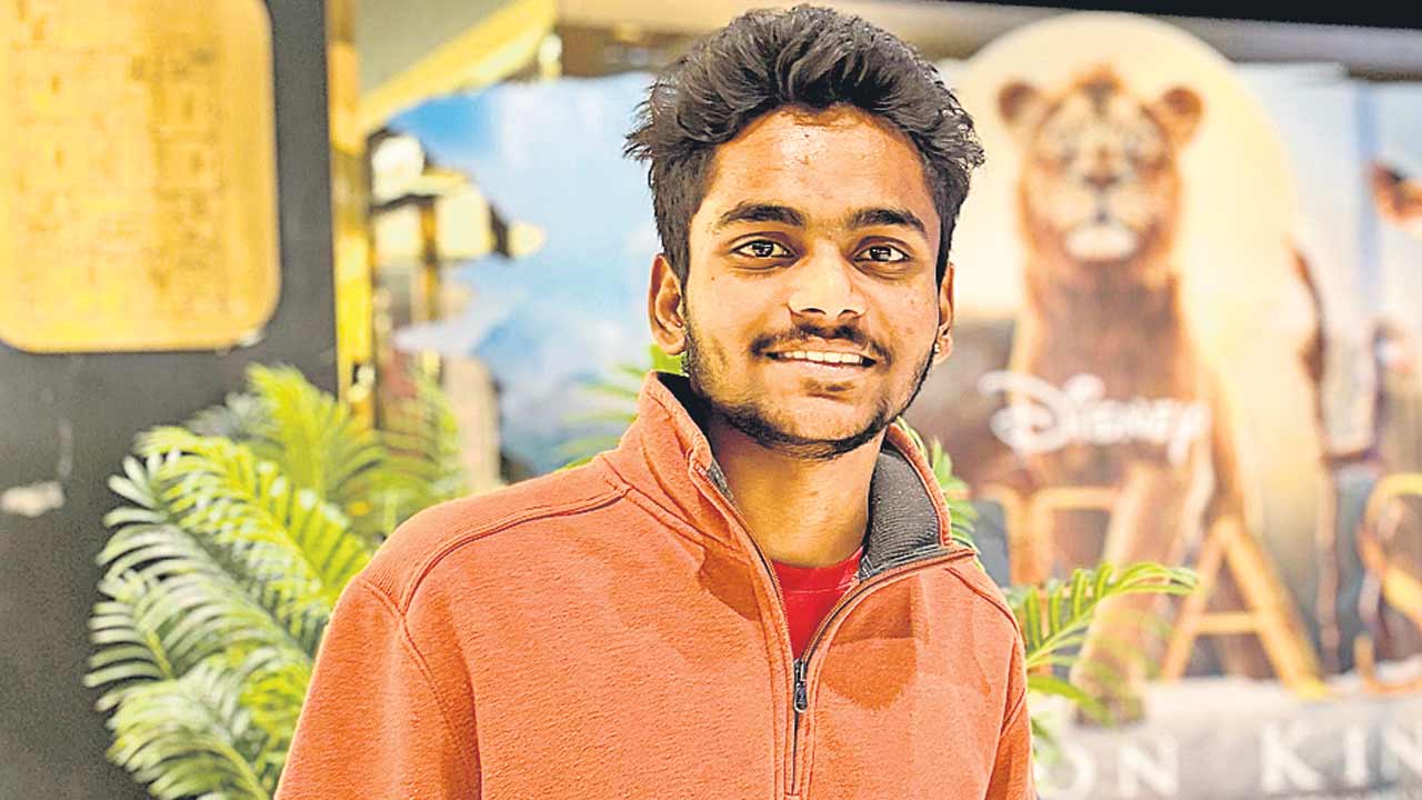 Crime News | తల్లి మృతిని తాళలేక తనయుడి ఆత్మహత్య