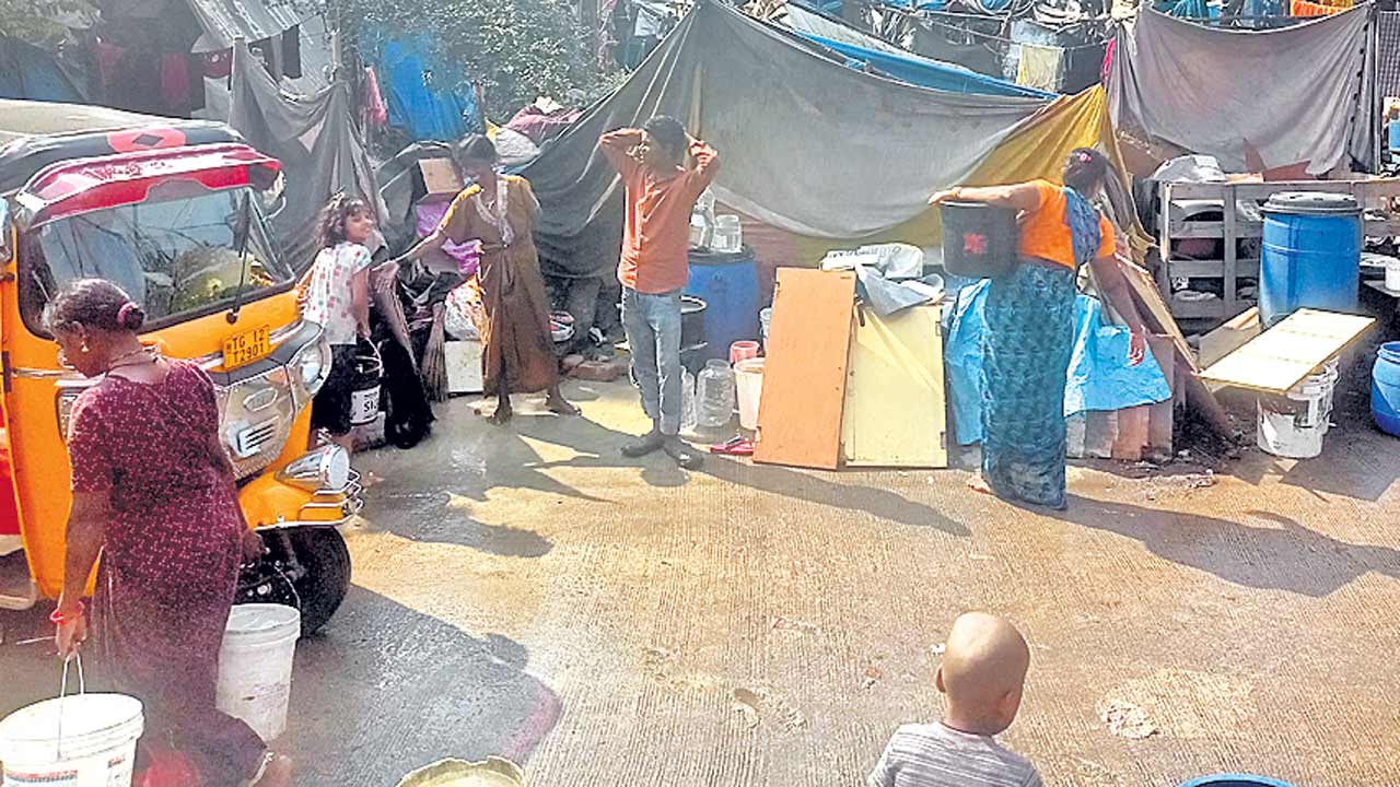 గుడిసె వాసుల గుండెల్లో పిడుగు