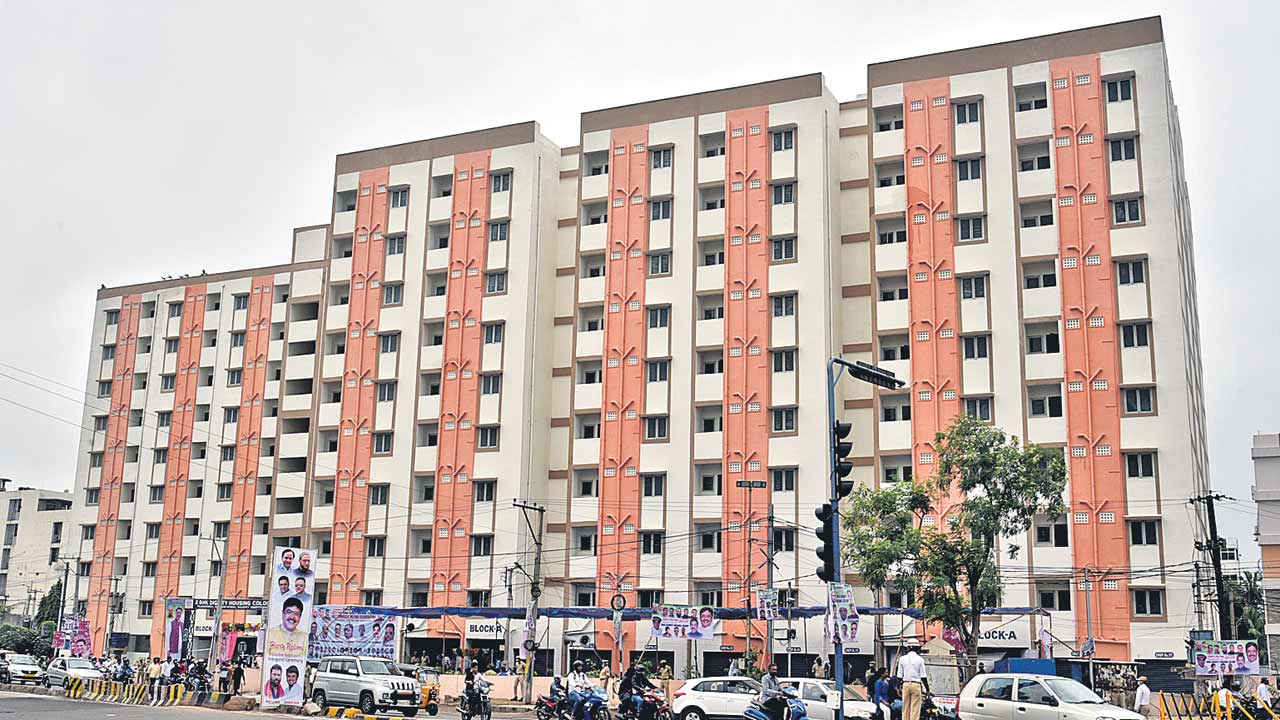 Congress Govt | ఇంట్లో ఉంటారా? రద్దు చేయమంటారా?.. డబుల్‌ లబ్ధిదారులపై కాంగ్రెస్‌ సర్కారు కక్ష