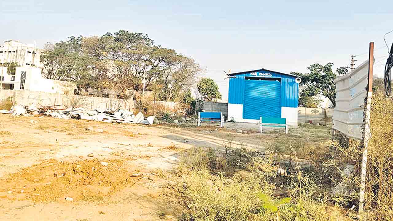 ముత్తంగిలో హైడ్రా కూల్చివేతలు