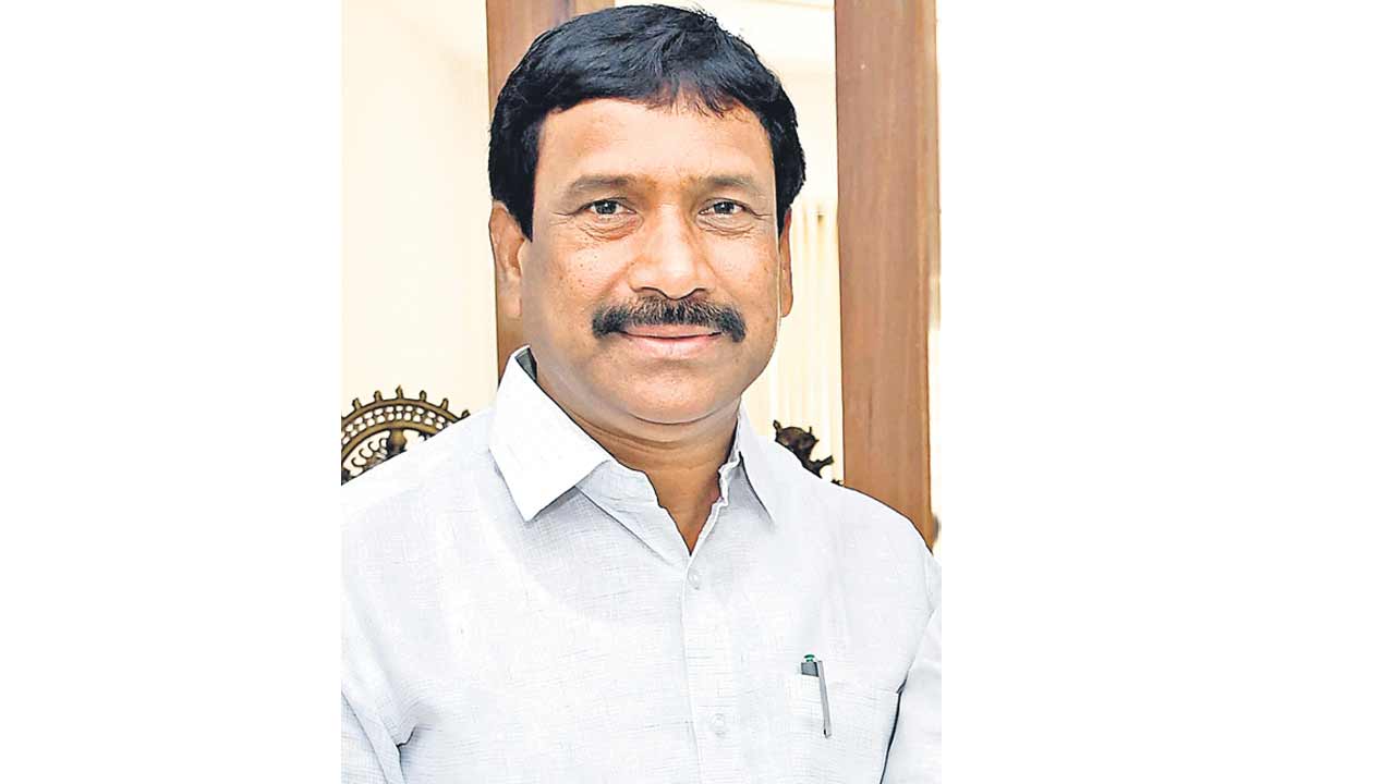 మాజీ ఎమ్మెల్యే నరేందర్‌రెడ్డికి నోటీసులు