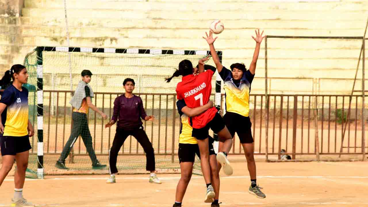 హ్యాండ్‌బాల్‌ టోర్నీ ఆరంభం