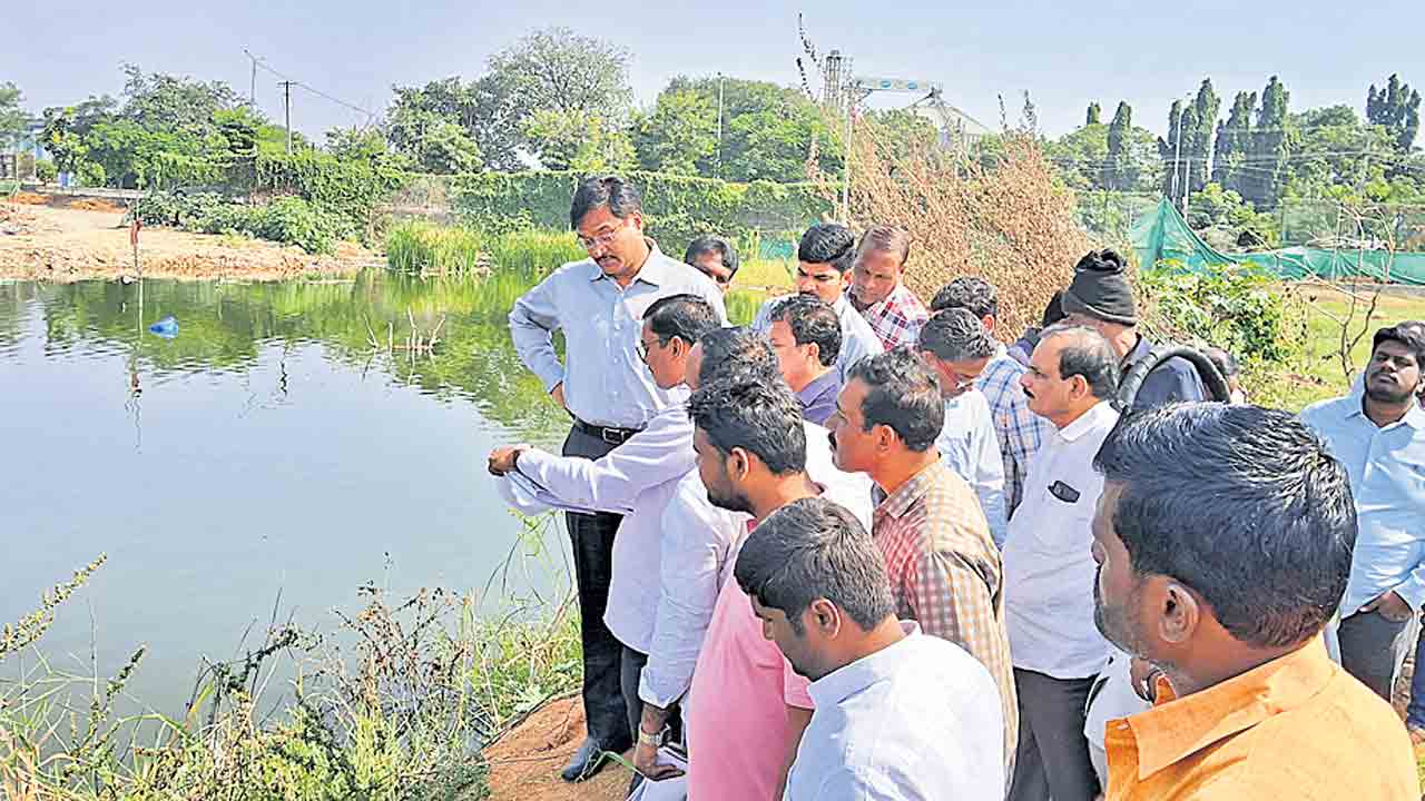 HYDRAA | చెరువులకు శాస్త్రీయ హద్దులు.. మాసబ్‌ చెరువు సందర్శించిన హైడ్రా కమిషనర్‌ రంగనాథ్‌