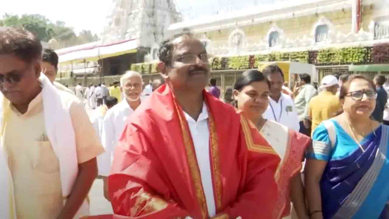 ISRO Chairman | శ్రీవారిని దర్శించుకున్న ఇస్రో చైర్మన్ వి నారాయణన్