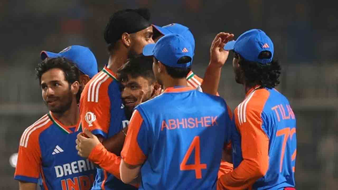 IND vs ENG T20 series | భారత బౌలింగ్‌ ధాటికి ఇంగ్లండ్‌ విలవిల.. 10 ఓవర్లలో స్కోర్‌ ఎంతంటే..!