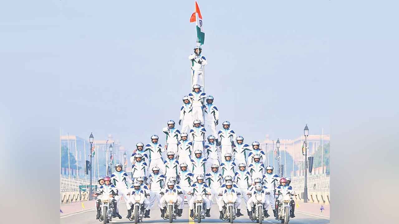 కర్తవ్యపథ్లో డేర్ డెవిల్స్ వరల్డ్ రికార్డ్