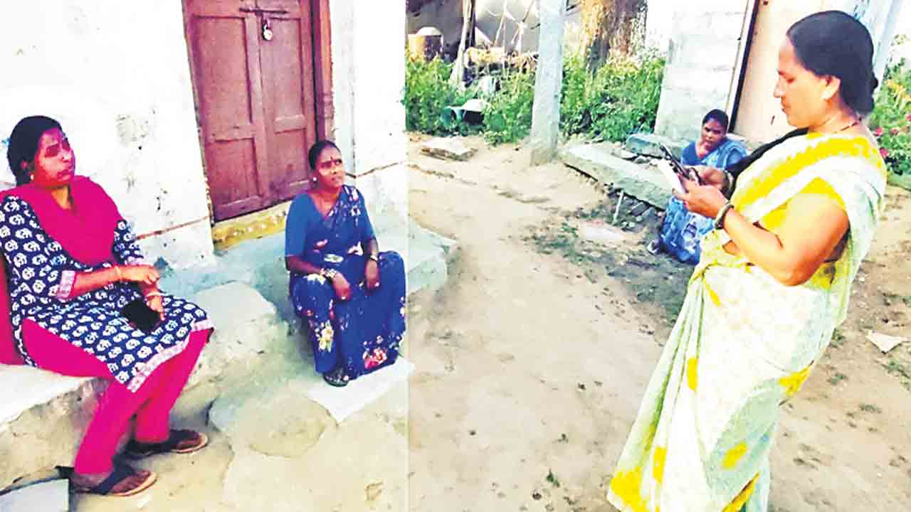 నత్తనడకన ఇందిరమ్మ ఇండ్ల సర్వే