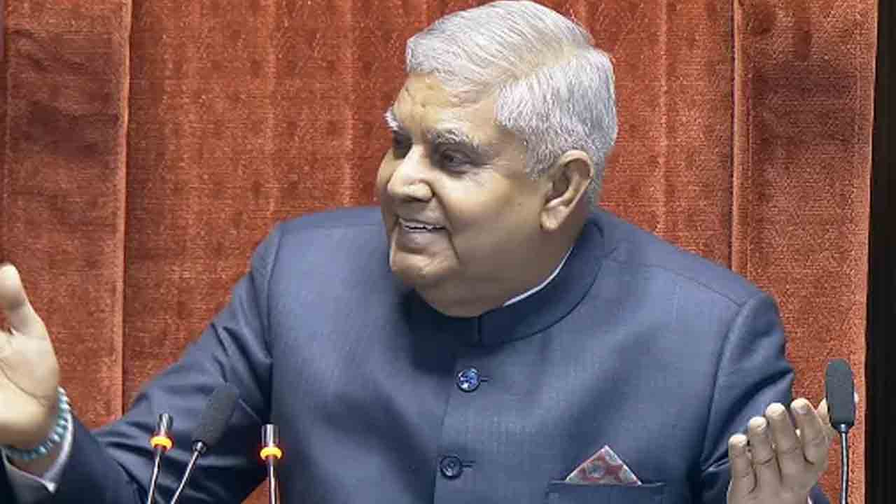 ప్రశ్నించకుండా వ్యక్తి పూజ తప్పు