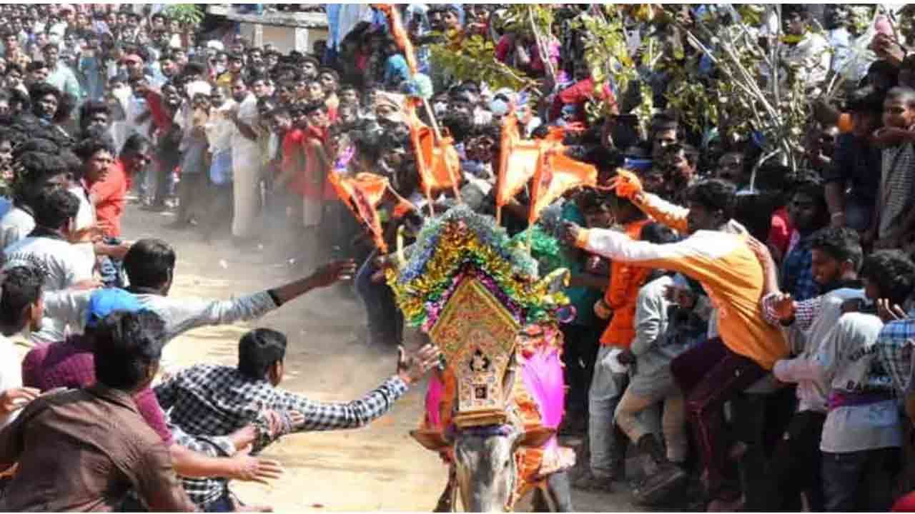 Jallikattu | చిత్తూరు జిల్లాలో జల్లికట్టు ప్రారంభం.. ఒకరికి తీవ్రగాయాలు