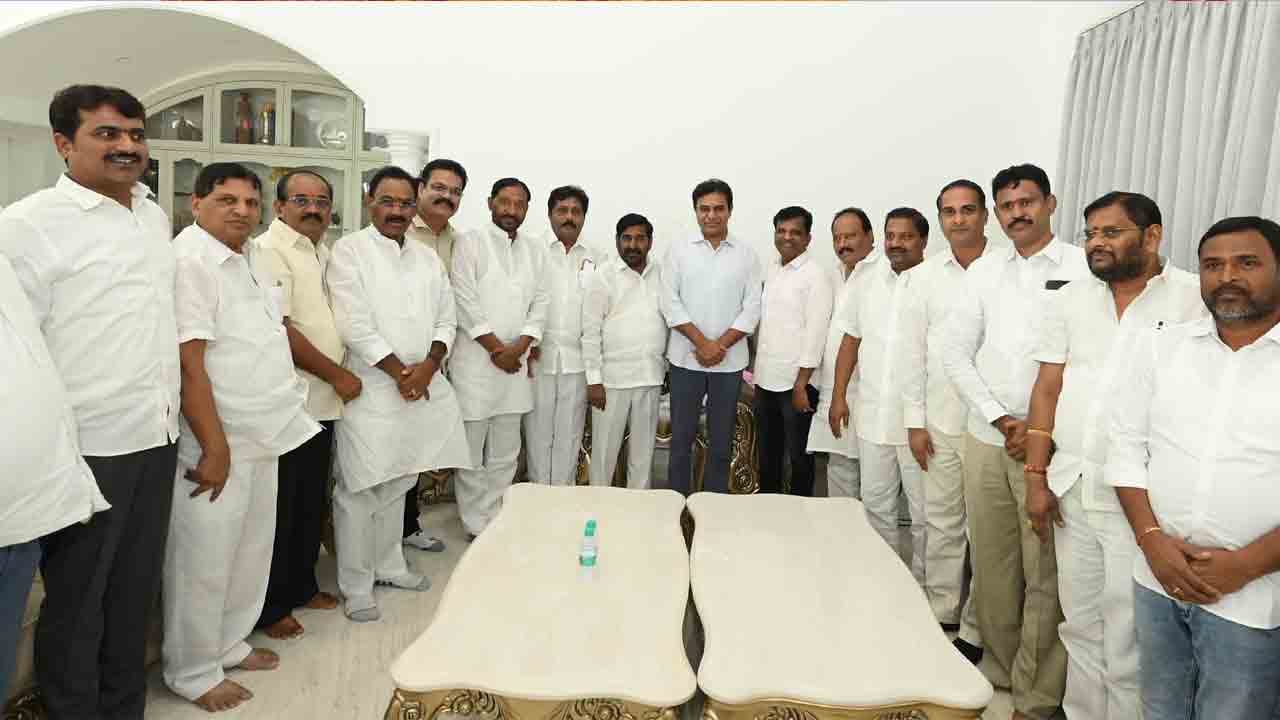 కేటీఆర్‌ను కలిసిన ఉమ్మడి జిల్లా నేతలు