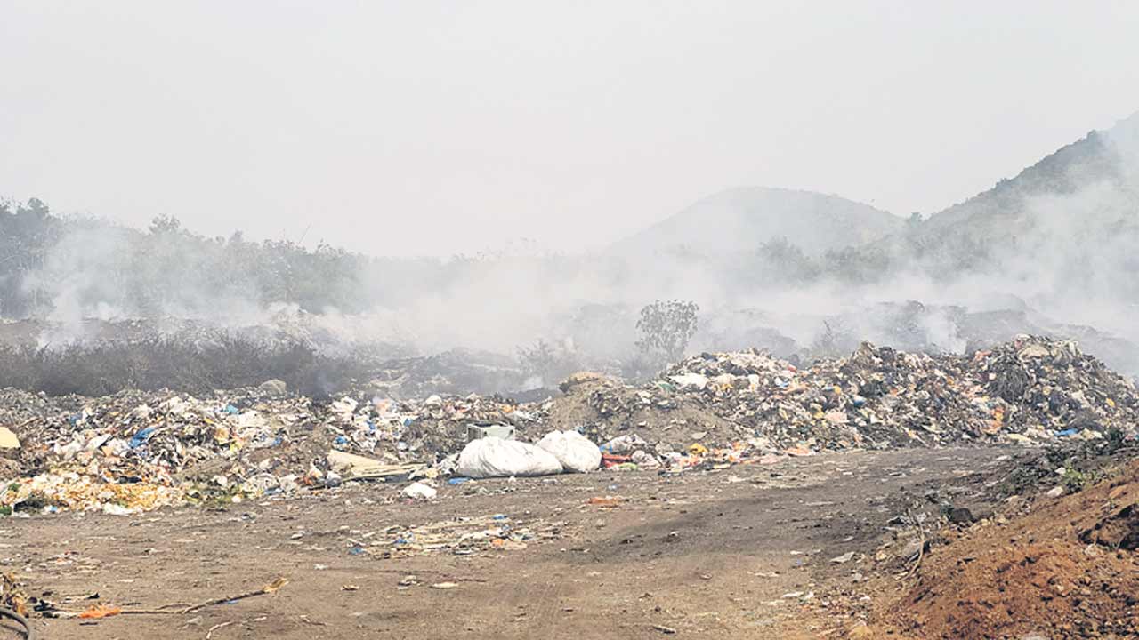 న్యాక్‌ సెంటర్‌కు ‘డంప్‌యార్డ్‌ పొగ’!