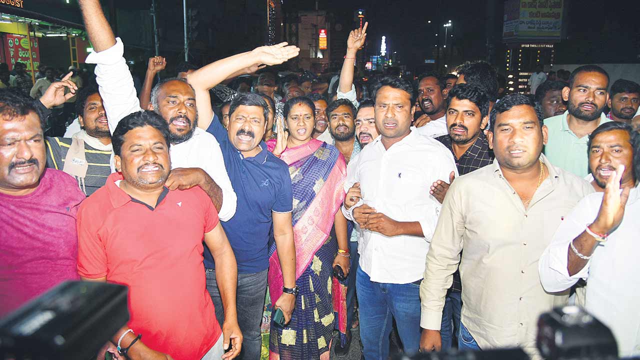 కౌశిక్‌రెడ్డి అరెస్ట్‌పై ఆగ్రహజ్వాల