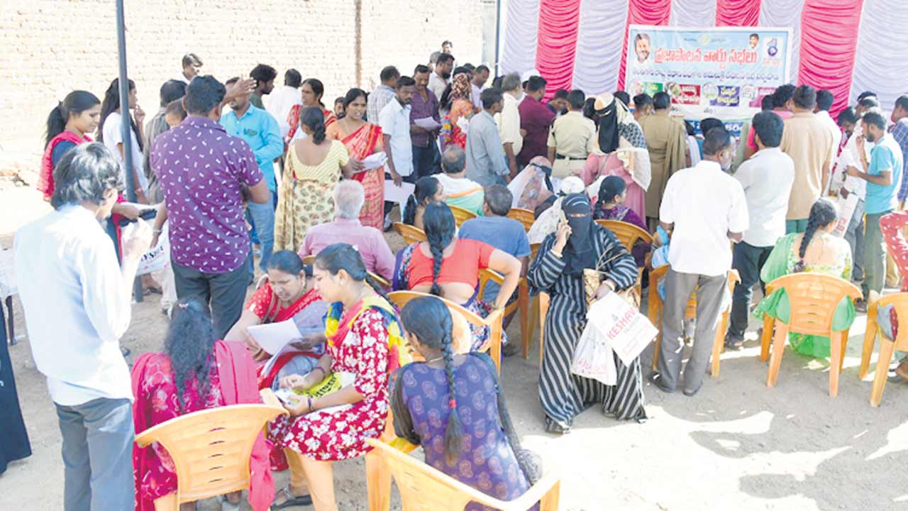 గ్రామసభల్లో గందరగోళం