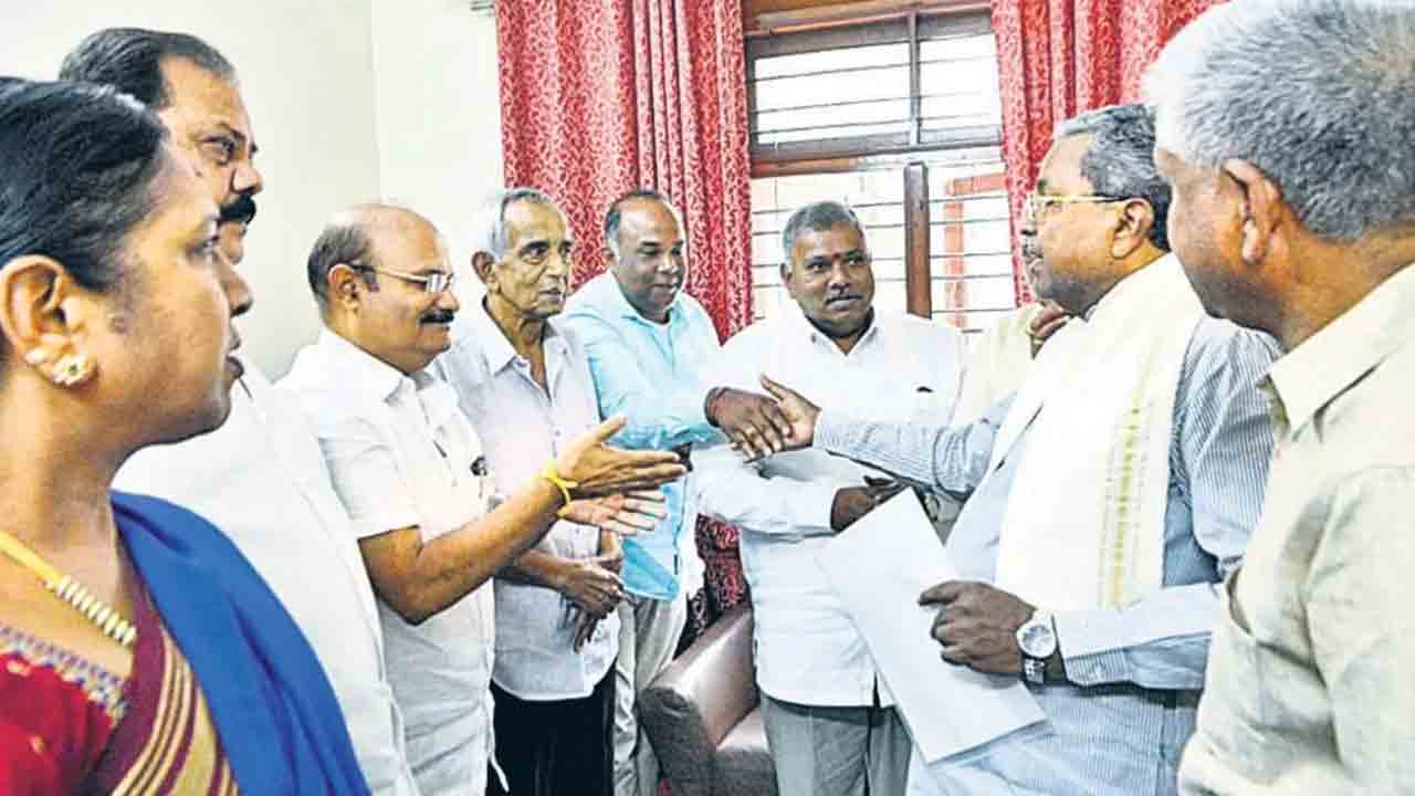 కర్ణాటక సర్కారుకు కాంట్రాక్టర్ల అల్టిమేటం