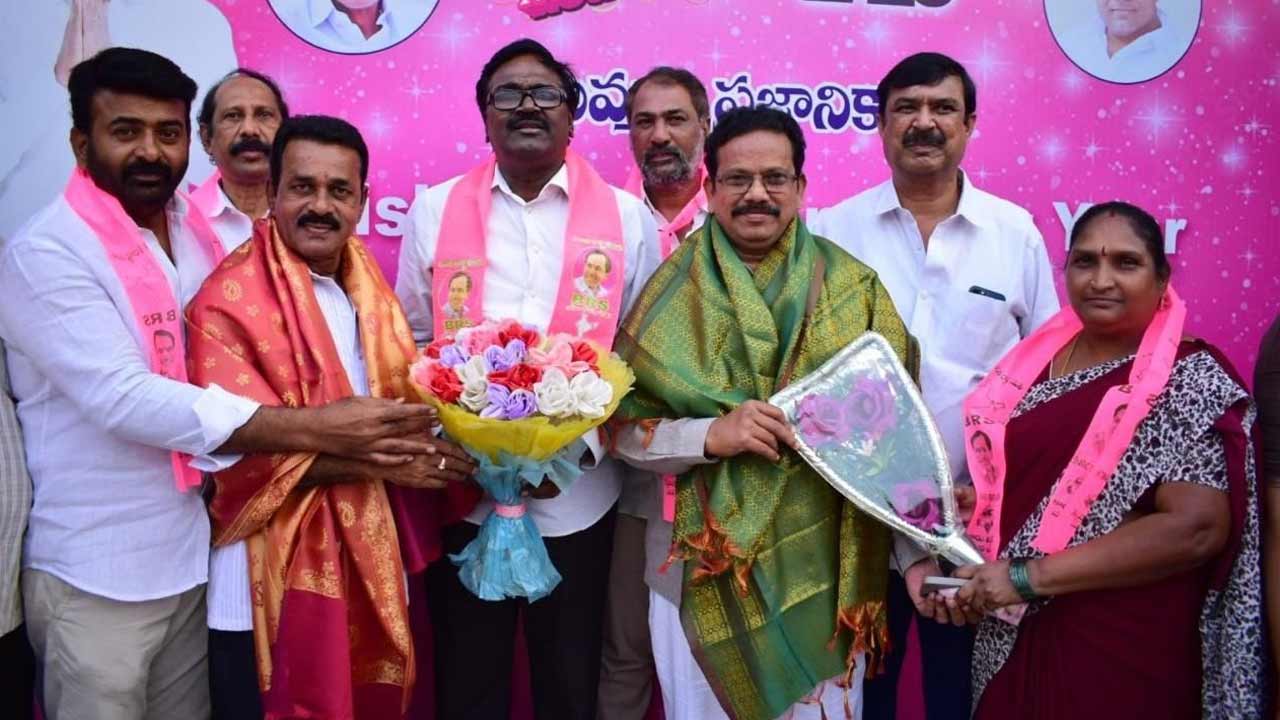 కాంగ్రెస్‌ ప్రజావ్యతిరేక విధానాలపై అనునిత్యం పోరాడాలి