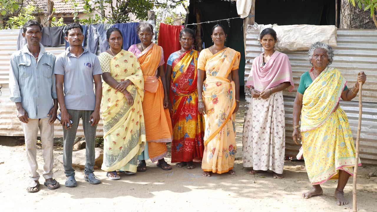 ఉన్నోళ్లకే ఇళ్లిచ్చారు!