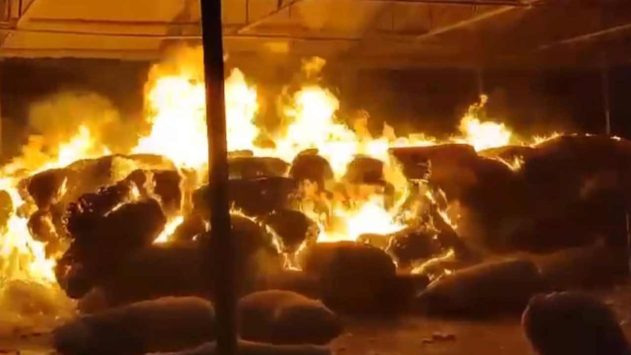 ఖమ్మం పత్తి మార్కెట్‌లో భారీ అగ్నిప్రమాదం