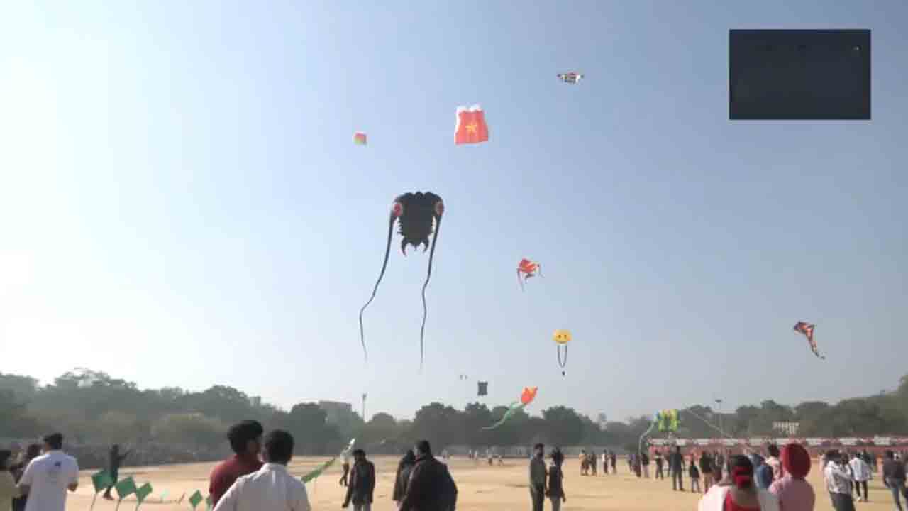 Kite festival | రంగురంగుల పతంగులు.. రకరకాల డిజైన్‌లు.. అలరించిన కైట్‌ ఫెస్టివల్‌